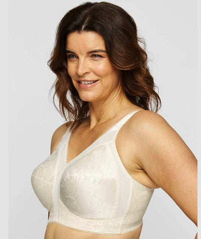 Laying the Right Plus Size Foundation: The Playtex 18 Hour Bra