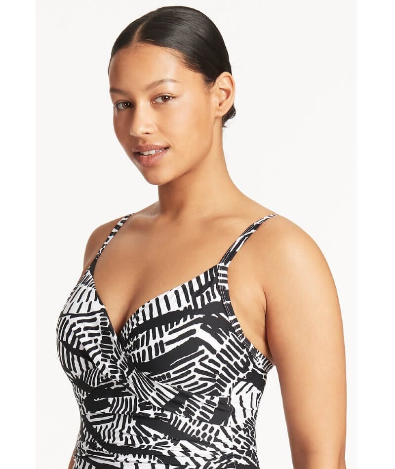 Sea Level Pampas Twist Front Dd E Cup One Piece Swimsuit Black