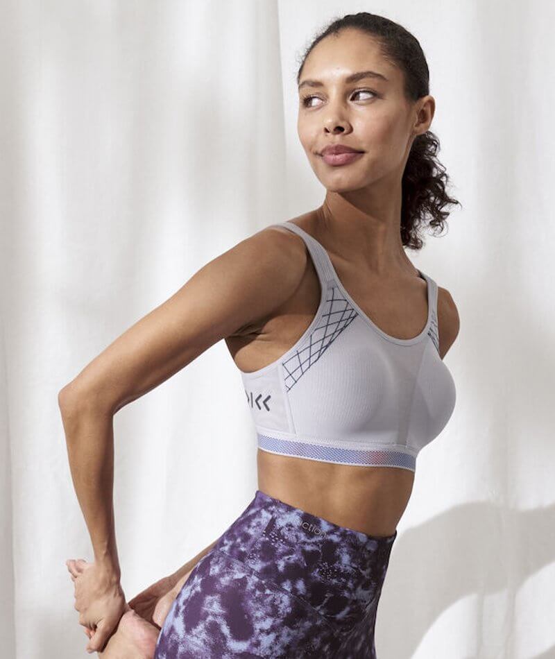 triaction by Triumph FITNESS NON-WIRED FRONT CLOSURE - High support sports  bra - white 