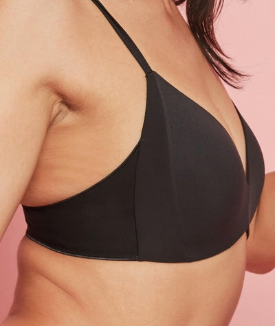 This dreamy double layered wire-free bra is even more wonderful than  expected, with soft layering that fits to your curves, a smooth U-shaped  back and